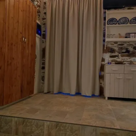 πέτροκτιστο σπίτι. Stone House Caristo