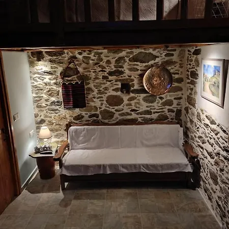 πέτροκτιστο σπίτι. Stone House 卡利斯托斯
