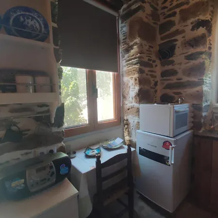 πέτροκτιστο σπίτι. Stone House Casa de Férias